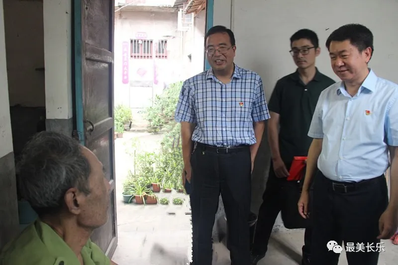 区领导慰问疫情防控先进党支部和困难党员 区领导慰问疫情防控先进党支部和困难党员