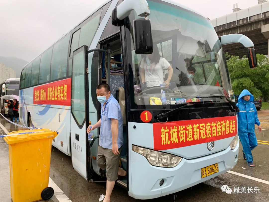 【我为群众办实事】疫苗接种暖人心 志愿服务有温度,全区已完成26.9万剂次接种! 【我为群众办实事】疫苗接种暖人心 志愿服务有温度,全区已完成26.9万剂次接种!