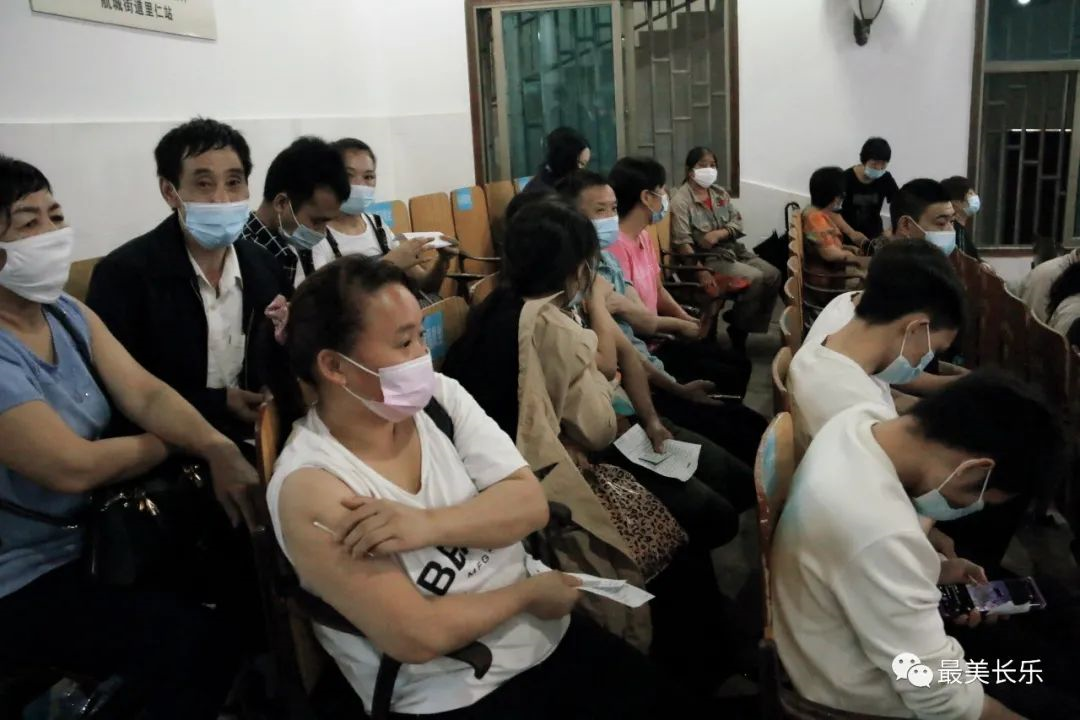 【我为群众办实事】疫苗接种暖人心 志愿服务有温度,全区已完成26.9万剂次接种! 【我为群众办实事】疫苗接种暖人心 志愿服务有温度,全区已完成26.9万剂次接种!