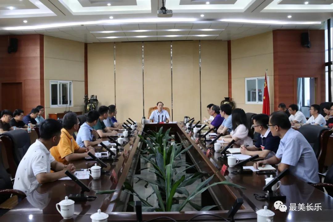 区领导走访看望区政府办公室干部职工 区领导走访看望区政府办公室干部职工