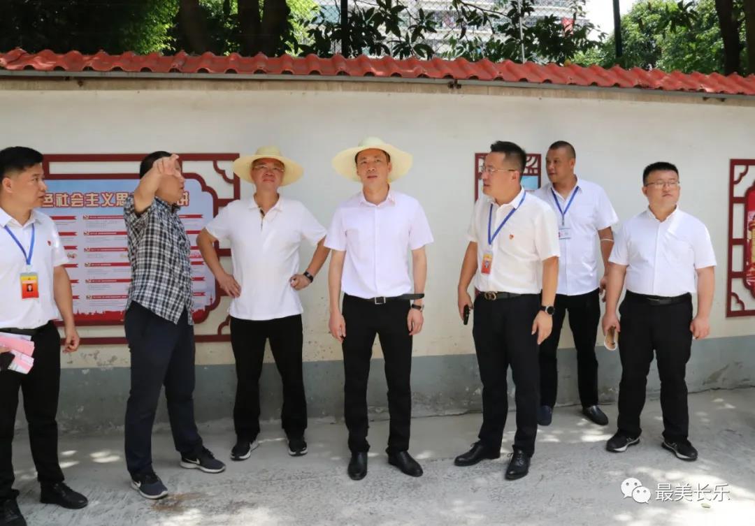 区领导带队调研新城建设和老城更新工作 区领导带队调研新城建设和老城更新工作