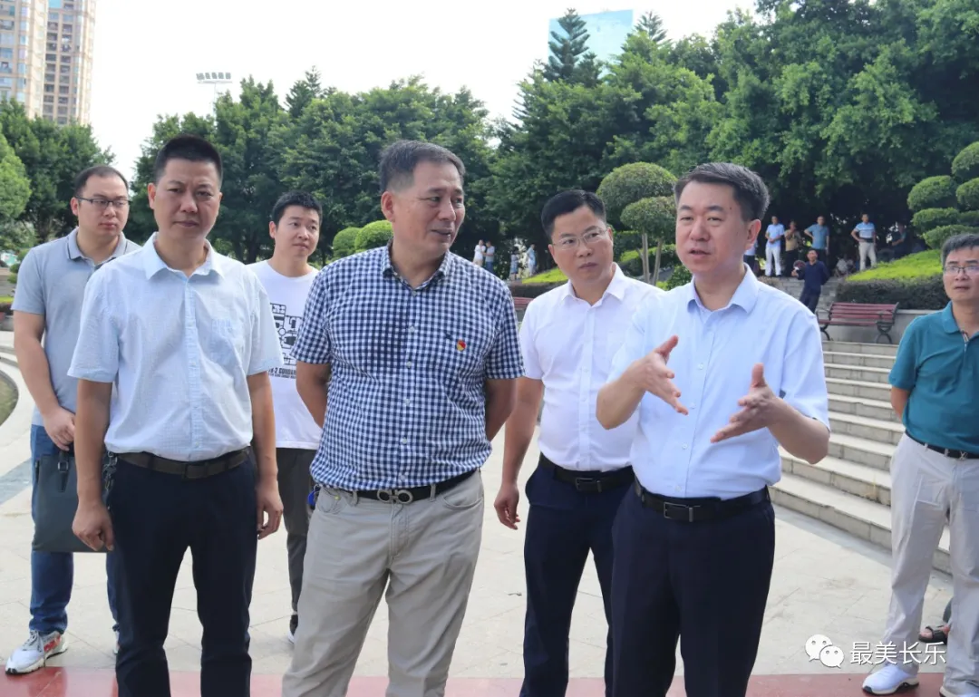 我区开展“河长日”巡河活动 我区开展“河长日”巡河活动