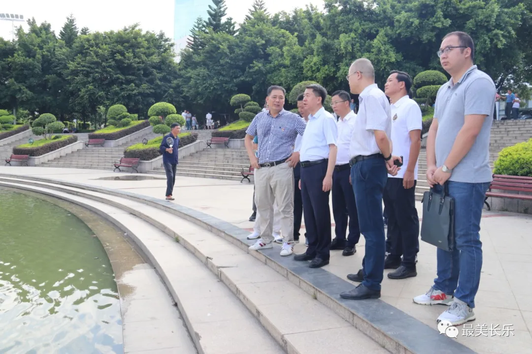 我区开展“河长日”巡河活动 我区开展“河长日”巡河活动