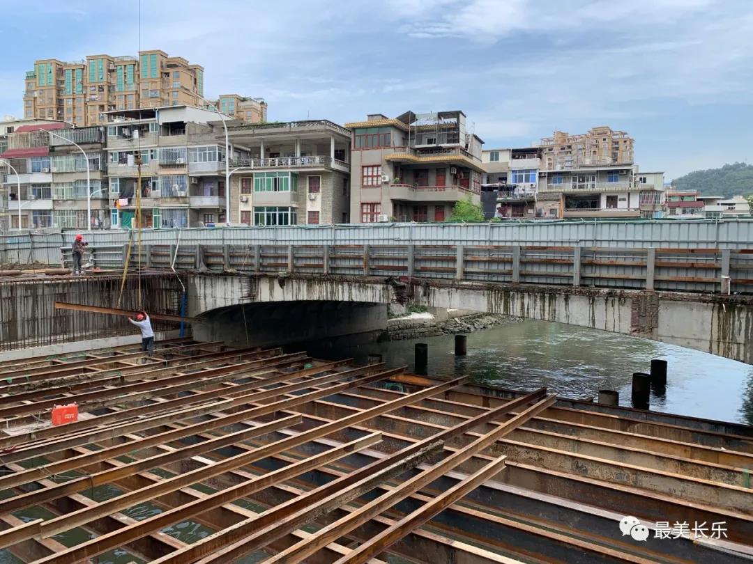 最后“冲刺”!西关桥拓宽提升项目即将完工,预计10月通车! 最后“冲刺”!西关桥拓宽提升项目即将完工,预计10月通车!