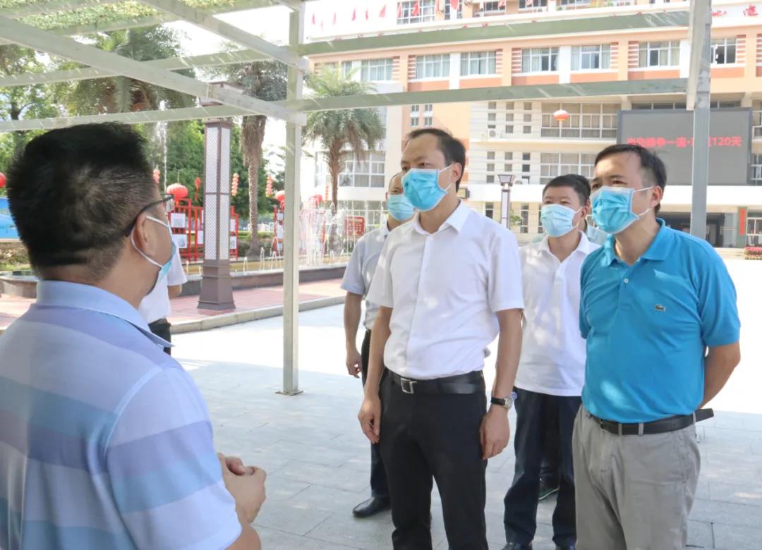 区领导检查开学季疫情防控、校园安全等工作 区领导检查开学季疫情防控、校园安全等工作