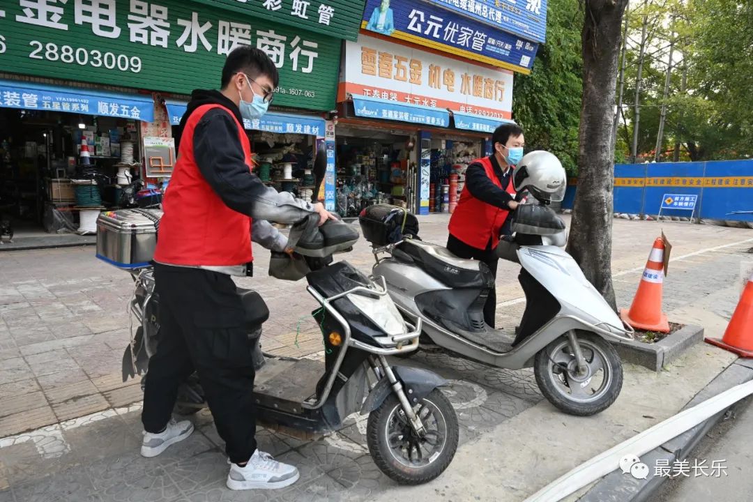 扮靓文明城市,这场百人党员志愿活动真给力! 扮靓文明城市,这场百人党员志愿活动真给力!