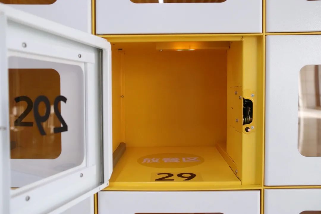 安心!我区首个外卖无接触配送柜上线! 安心!我区首个外卖无接触配送柜上线!