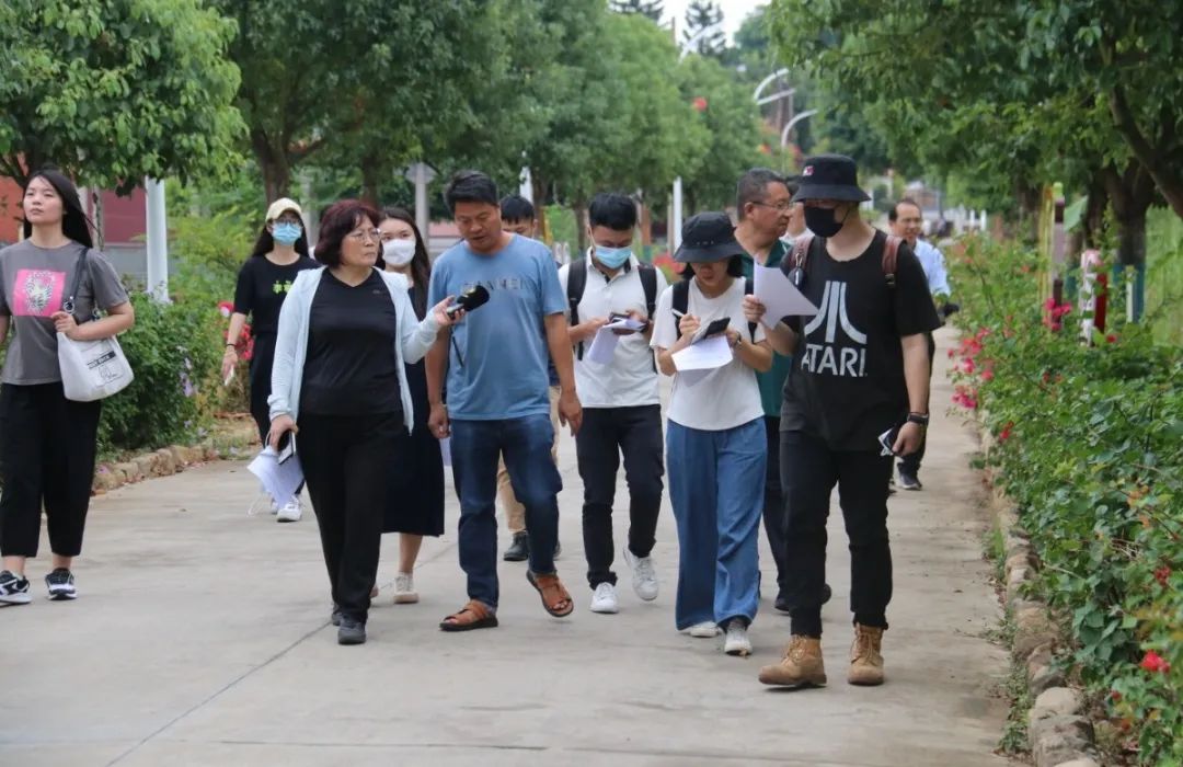 媒体记者深入一线 探访乡村振兴实效 媒体记者深入一线 探访乡村振兴实效