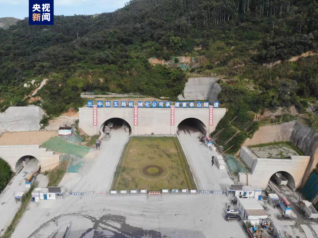 全国在建最大跨度!福州G316线董奉山隧道主路右洞贯通→ 全国在建最大跨度!福州G316线董奉山隧道主路右洞贯通→