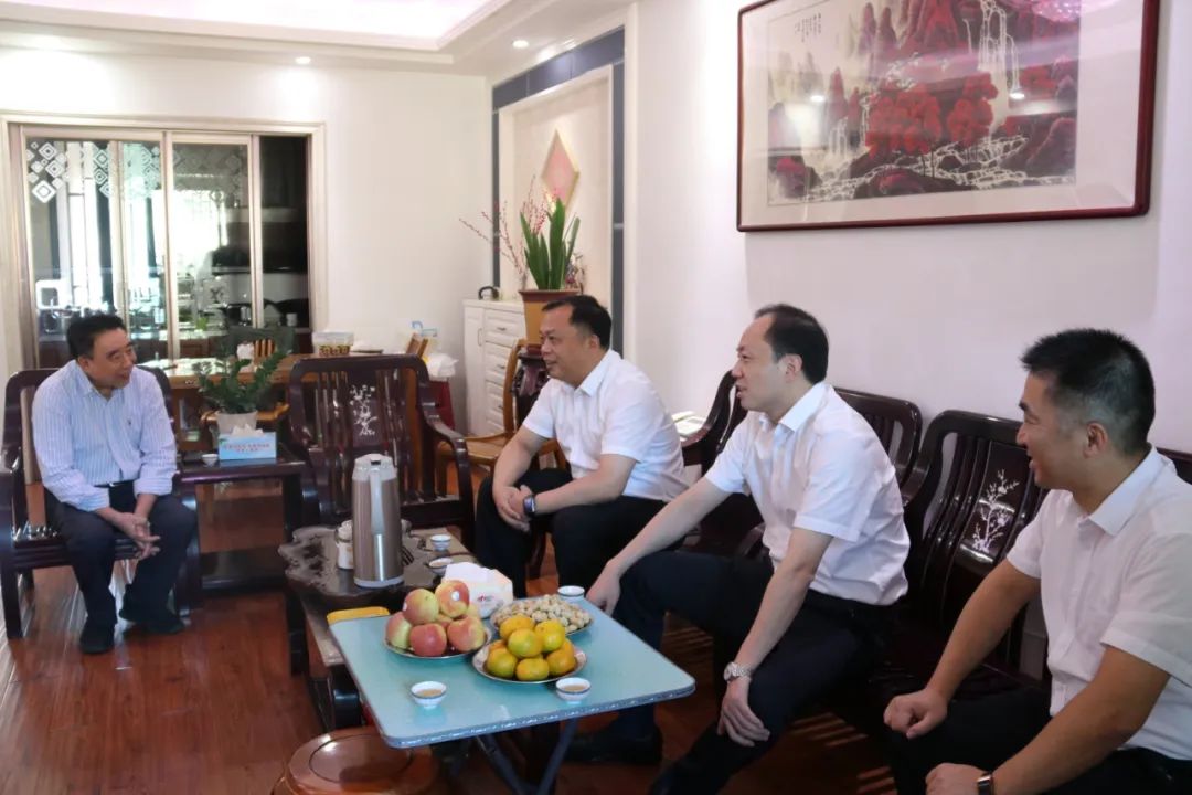 长乐区领导走访看望离退休老干部 长乐区领导走访看望离退休老干部