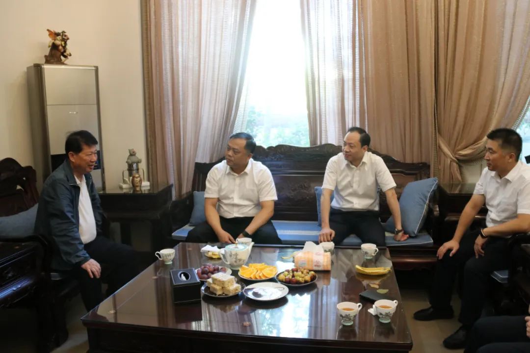 长乐区领导走访看望离退休老干部 长乐区领导走访看望离退休老干部