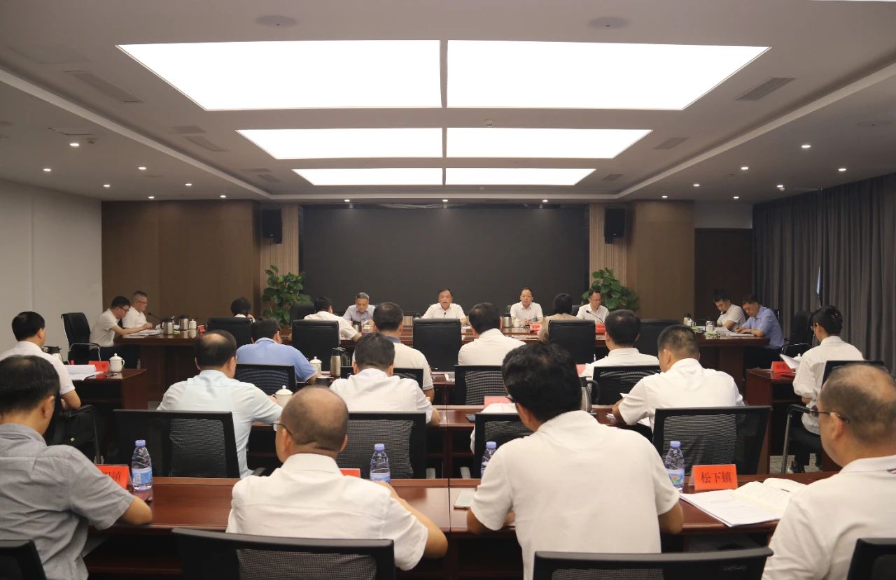 区委常委会召开会议 区委常委会召开会议