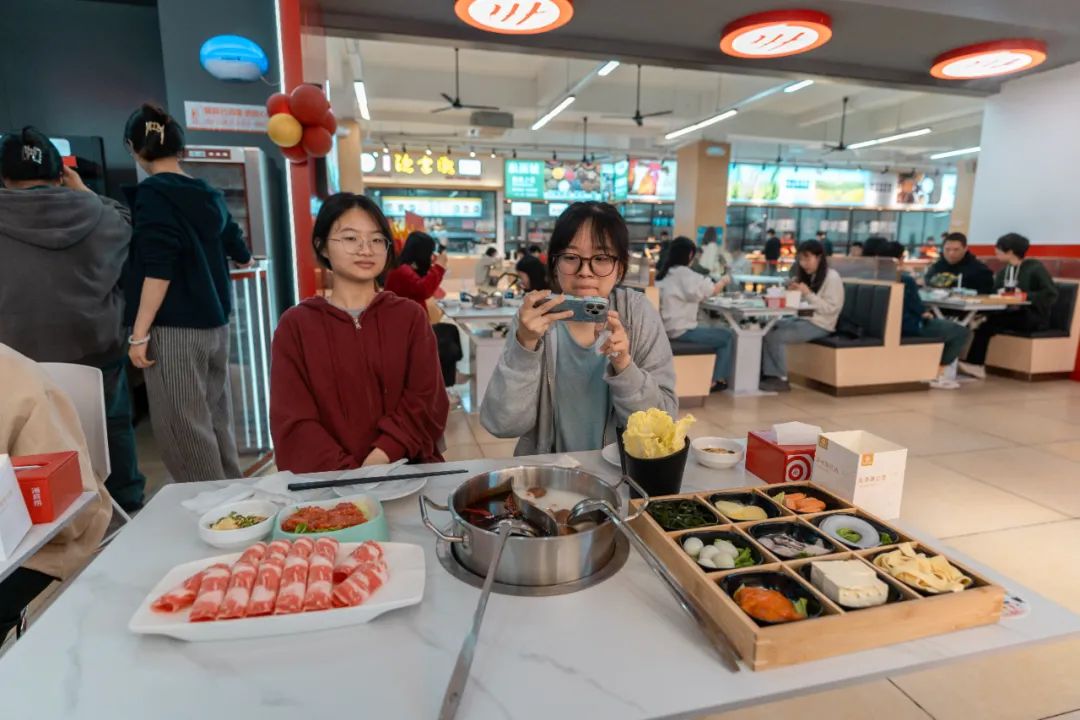 就在长乐!全省首家校园海底捞开业! 就在长乐!全省首家校园海底捞开业!