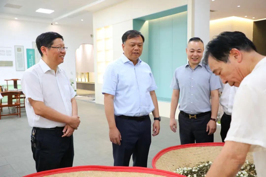 区领导赴营前街道宣讲党的二十届三中全会精神并开展特色产业调研活动 区领导赴营前街道宣讲党的二十届三中全会精神并开展特色产业调研活动