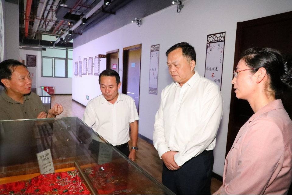 区领导宣讲党的二十届三中全会精神暨调研非遗保护传承工作 区领导宣讲党的二十届三中全会精神暨调研非遗保护传承工作