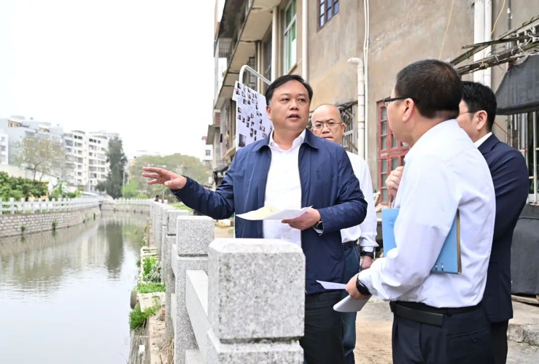 区领导开展“护河爱水、清洁家园”活动暨生态环境问题整治现场会 区领导开展“护河爱水、清洁家园”活动暨生态环境问题整治现场会